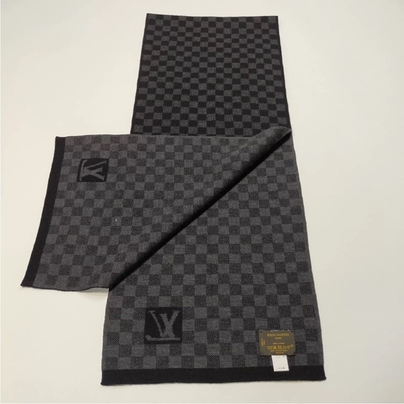 AUTH Louis Vuitton LV Lookbook Model Damier Scarf - Picture 5 of 5